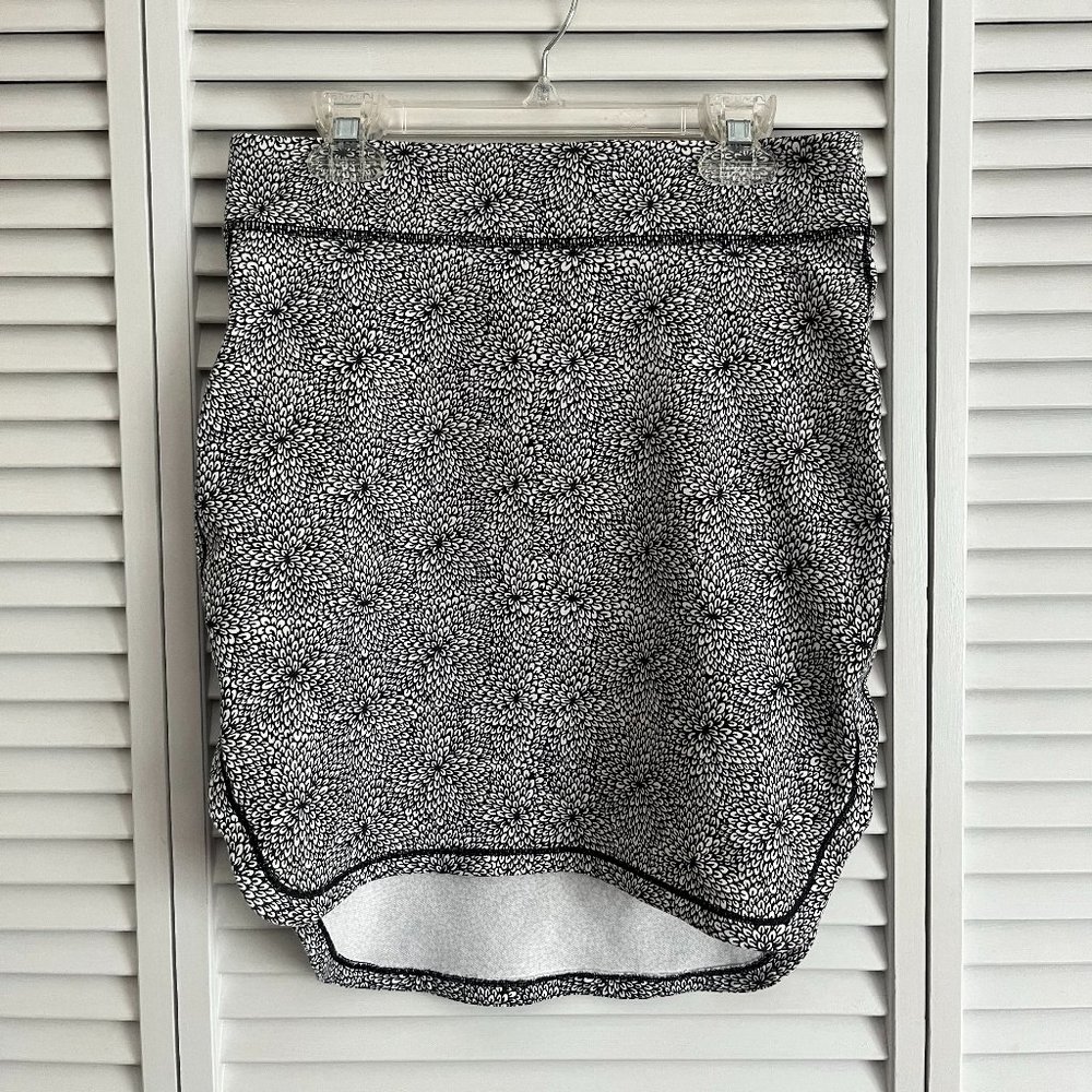 Lululemon City Skirt grey, black & white floral size 4 rare